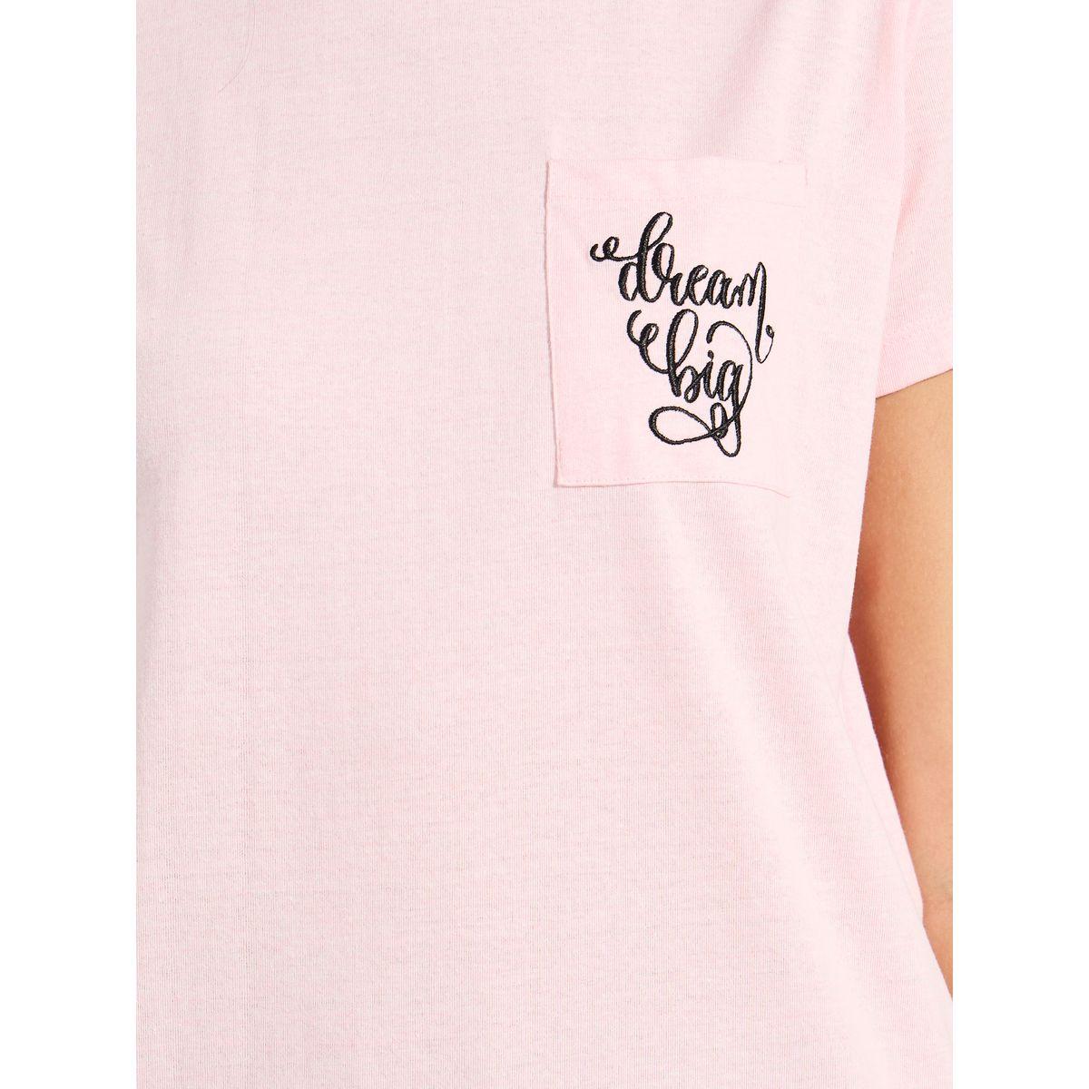 طقم من بنطال بيجاما مع تيشيرت وجيب بكتابة مُطرّزة-women-clothing-nightwear-pyjamas-longsets-image-3