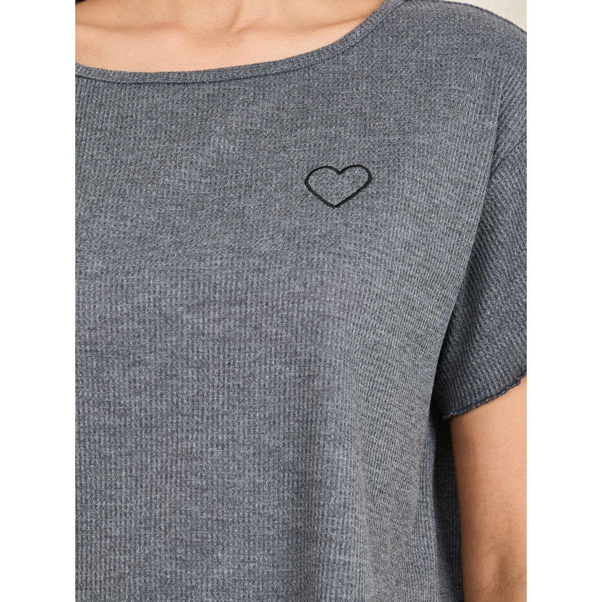 Styli Unwind Ribbed Heart Graphic Print T-shirt and Ruffle Hem Short Set-women-clothing-nightwear-pyjamas-shortsets-image-3