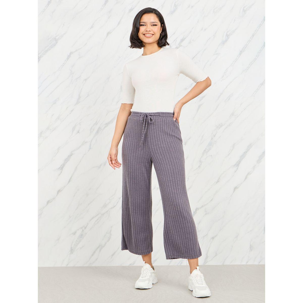 بنطال مضلع قصير بقصة مريحة واربطة-women-clothing-bottoms-trousers-image-1