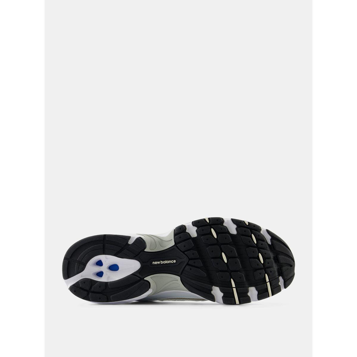 New Balance 530 Textured Lace Up Sneakers-women-shoes-sneakers-image-5