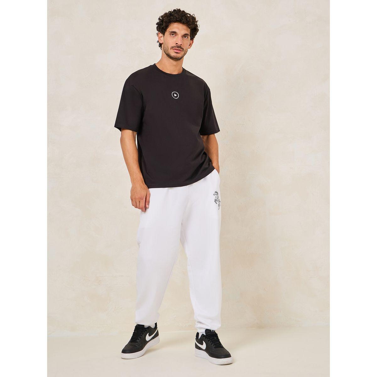 Styli Minimal Chest Embroidery Oversized Cotton Rich T-Shirt-men-clothing-tshirtsandpolos-tshirts-image-2
