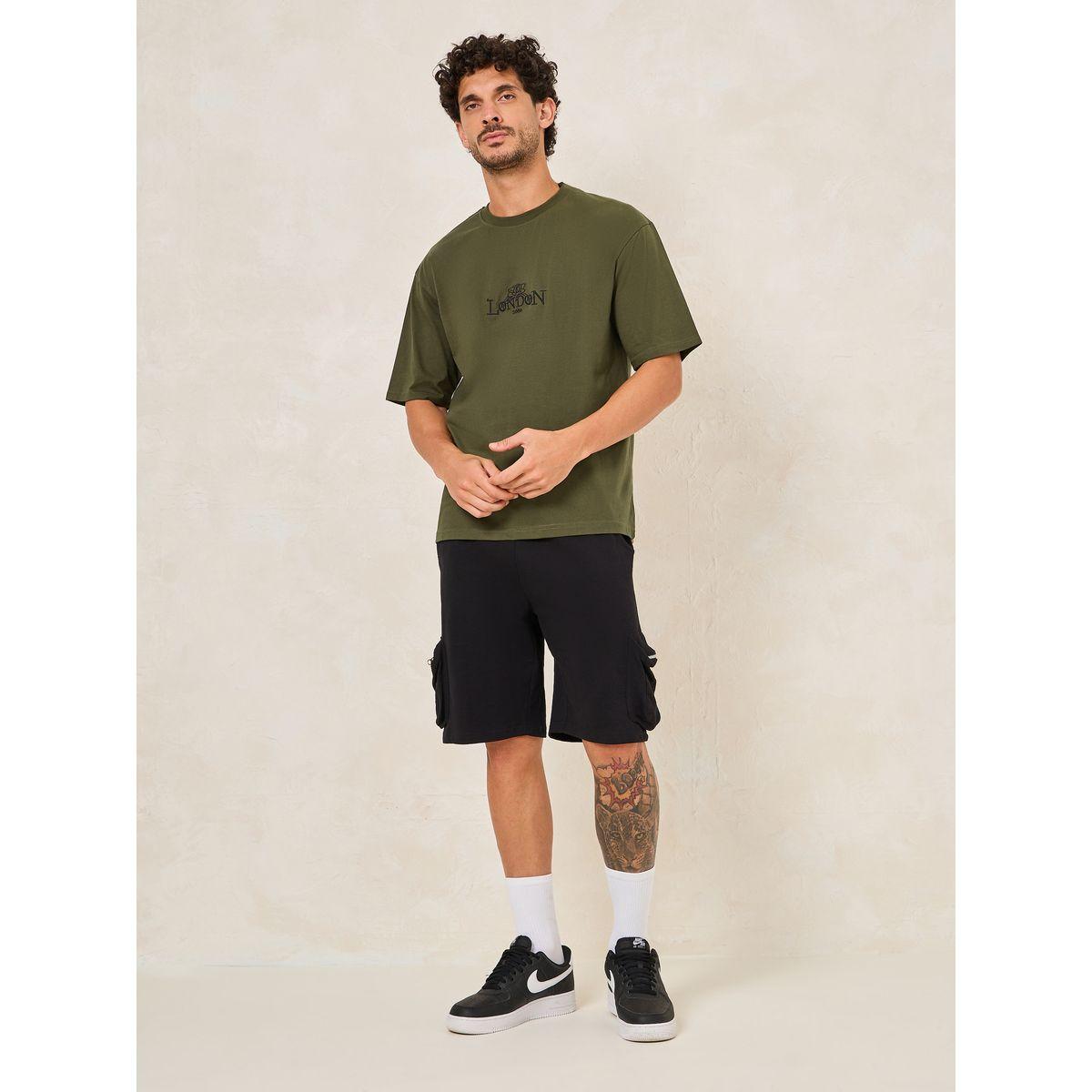 تيشيرت قطن فضفاض بتفاصيل مُطرّزة-men-clothing-tshirtsandpolos-tshirts-image-2