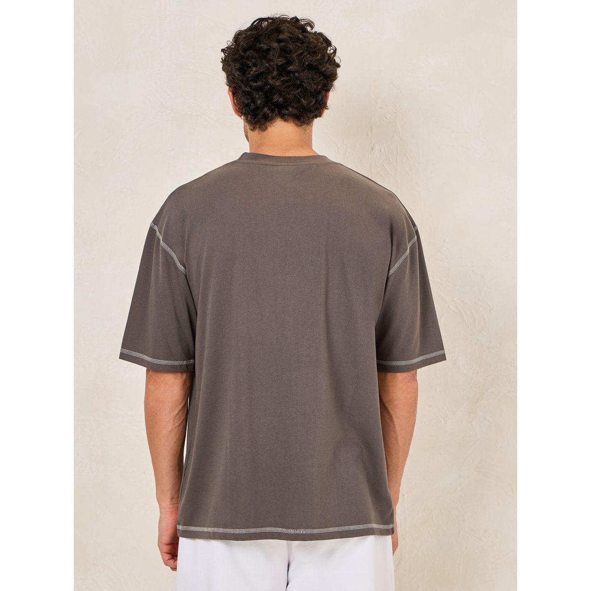 Styli Contrast Overlock Stitch Detail Oversized Cotton Rich T-Shirt-men-clothing-tshirtsandpolos-tshirts-image-4