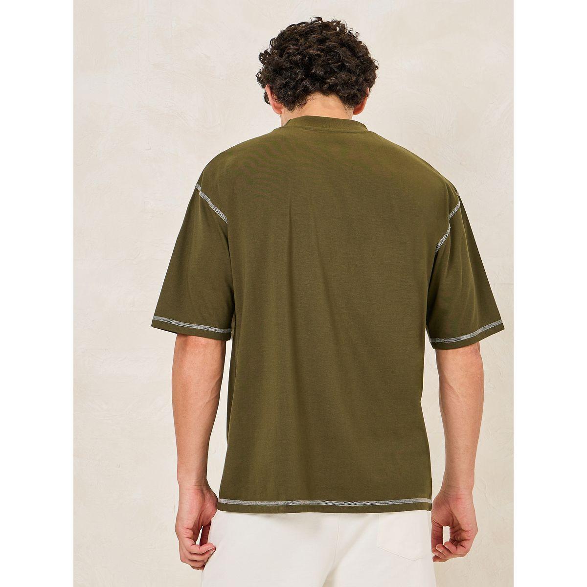 تيشيرت قطن فضفاض بتفاصيل مدروزة-men-clothing-tshirtsandpolos-tshirts-image-4