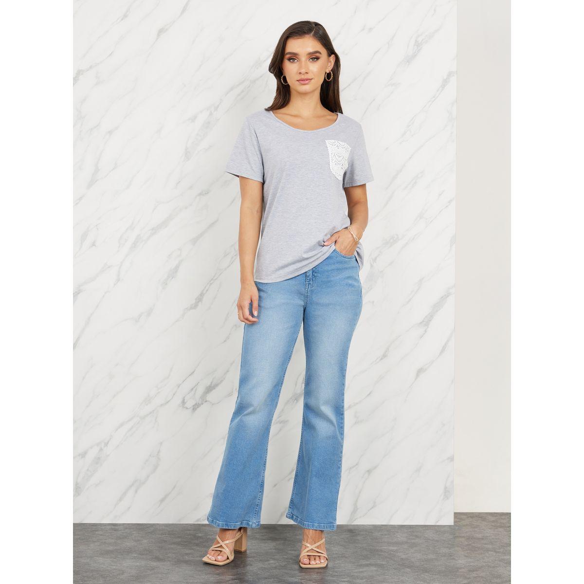 تيشيرت بقصة عادية مع جيب بتفاصيل دانتيل-women-clothing-tshirts-image-2