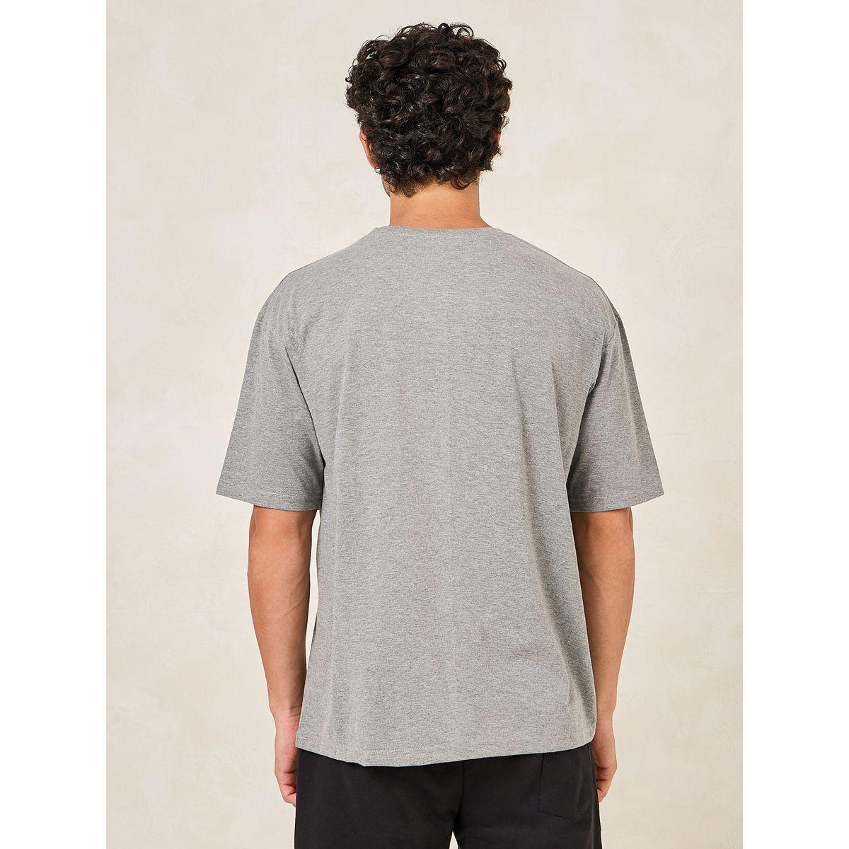 Styli Minimal Chest Badge Oversized Cotton Rich T-Shirt-men-clothing-tshirtsandpolos-tshirts-image-4