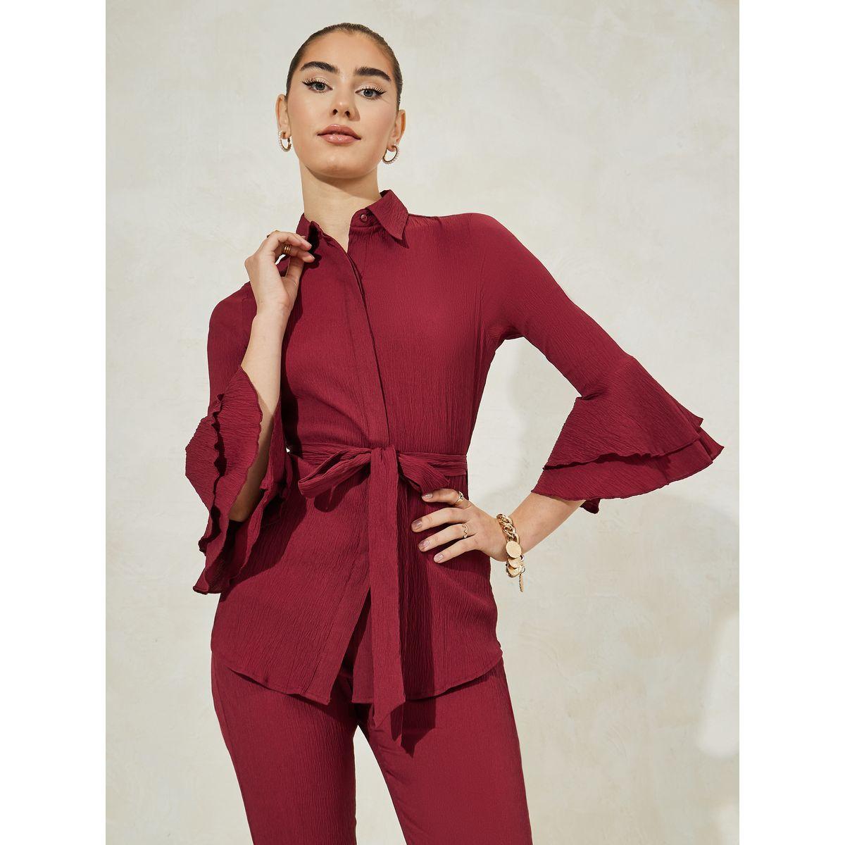 طقم منسق من بنطال بقصة مستدقة مع بلوزة كريب باكمام جرس-women-clothing-coordsets-image-2