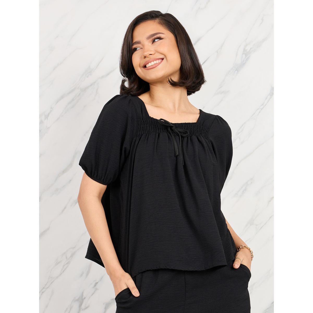 بنطال قصير بارجل مستقيمة وبلوزة بياقة واسعة-women-clothing-coordsets-image-2