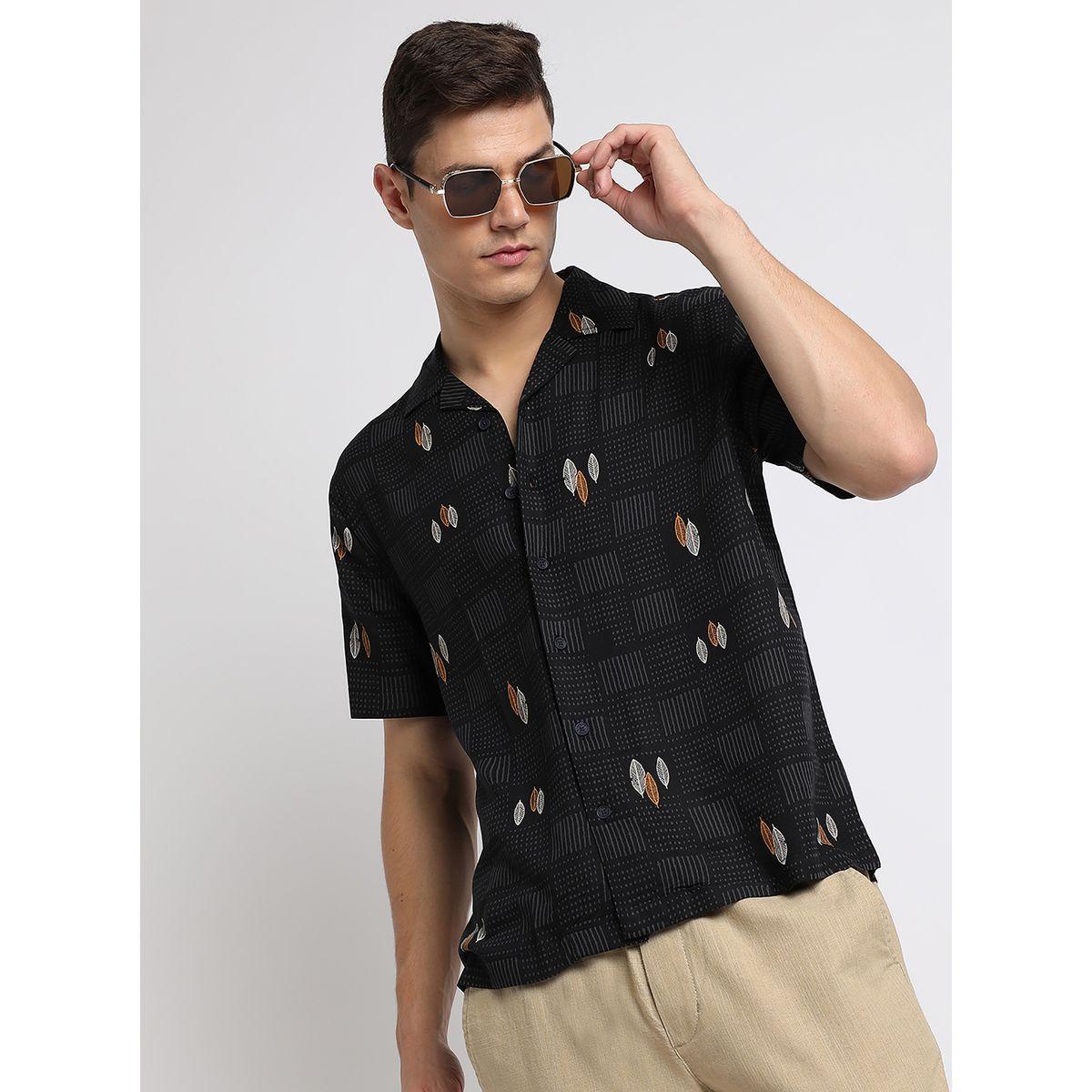 قميص بقصة عادية واكمام قصيرة-men-clothing-shirts-image-1