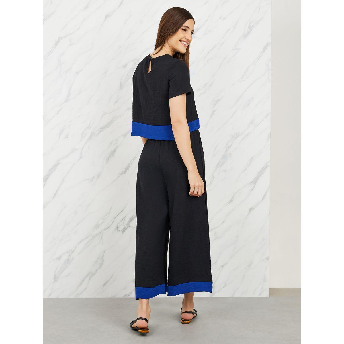 مجموعة من بنطال بارجل واسعة مع بلوزة بتفاصيل مُتباينة-women-clothing-coordsets-image-5