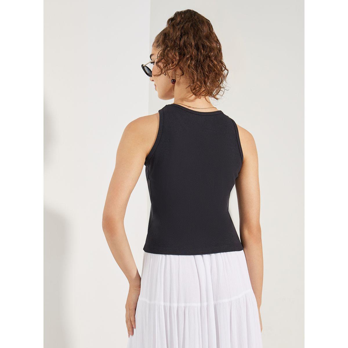 فيست مجسم بتفاصيل مضلعة وياقة دائرية-women-clothing-tshirts-image-4