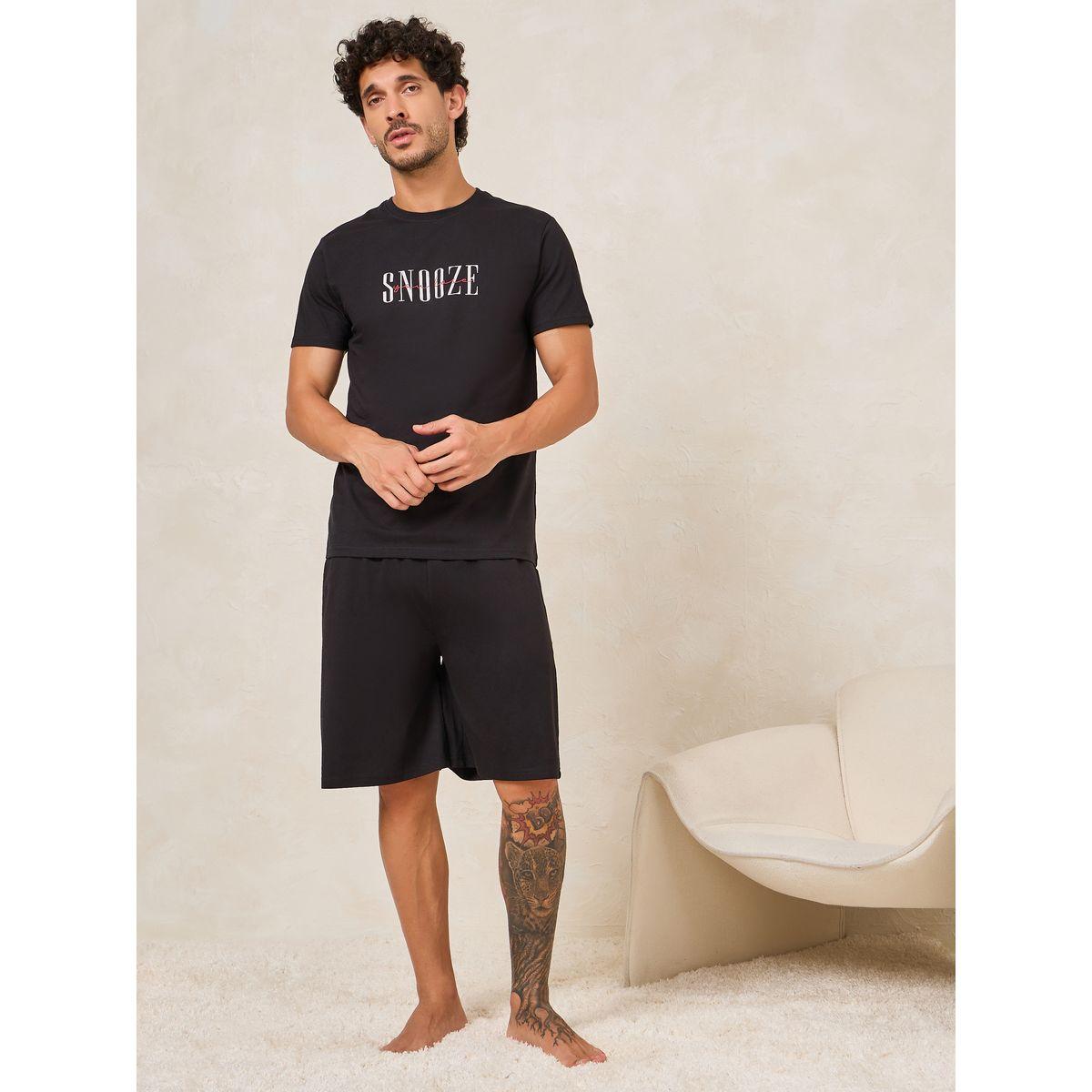 طقم من شورت مع تيشيرت مطبع بكتابة-men-clothing-nightwear-sets-image-1