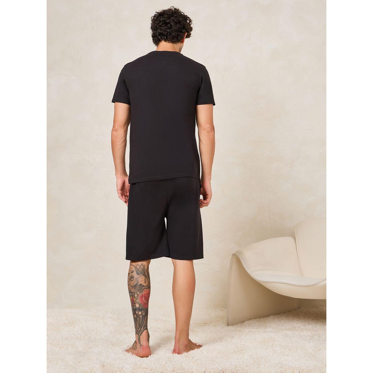 طقم من شورت مع تيشيرت مطبع بكتابة-men-clothing-nightwear-sets-image-5