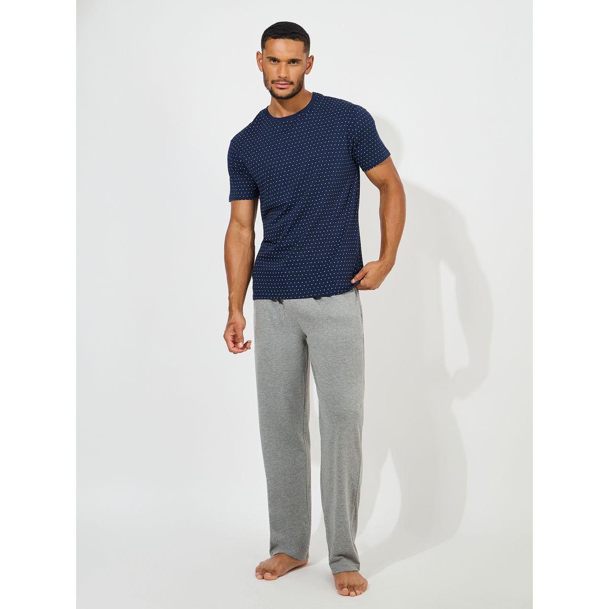 طقم من بنطال بيجاما مع تيشيرت مطبع بنقاط-men-clothing-nightwear-sets-image-1