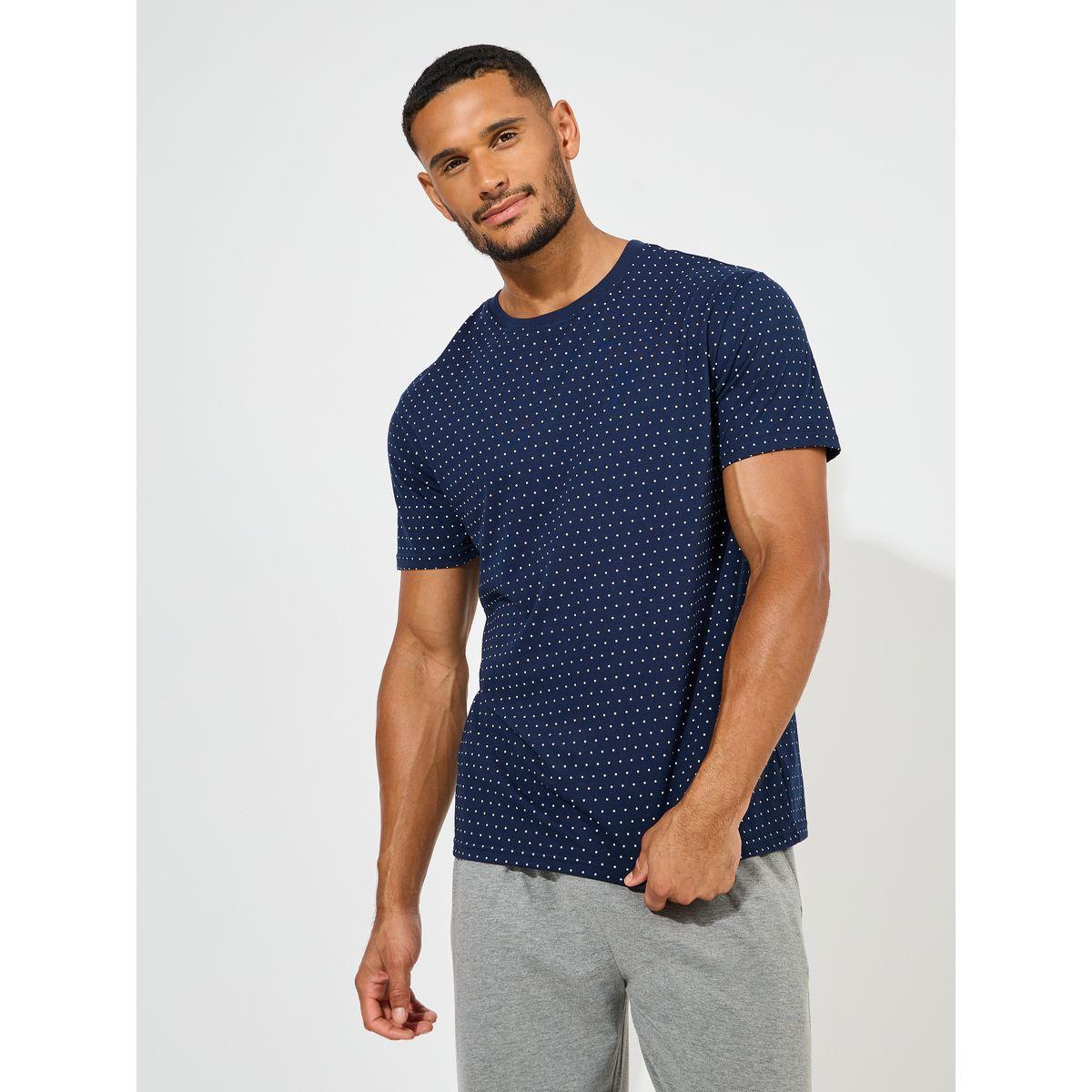 طقم من بنطال بيجاما مع تيشيرت مطبع بنقاط-men-clothing-nightwear-sets-image-2