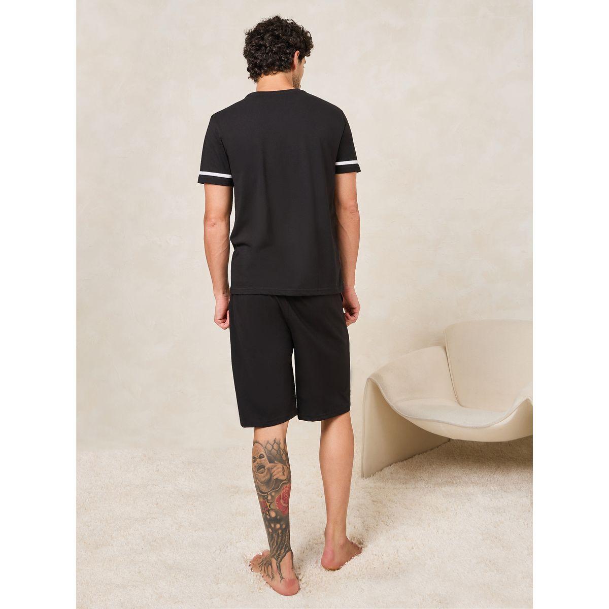 مجموعة من شورت وتيشيرت بطبعة كتابة-men-clothing-nightwear-sets-image-5