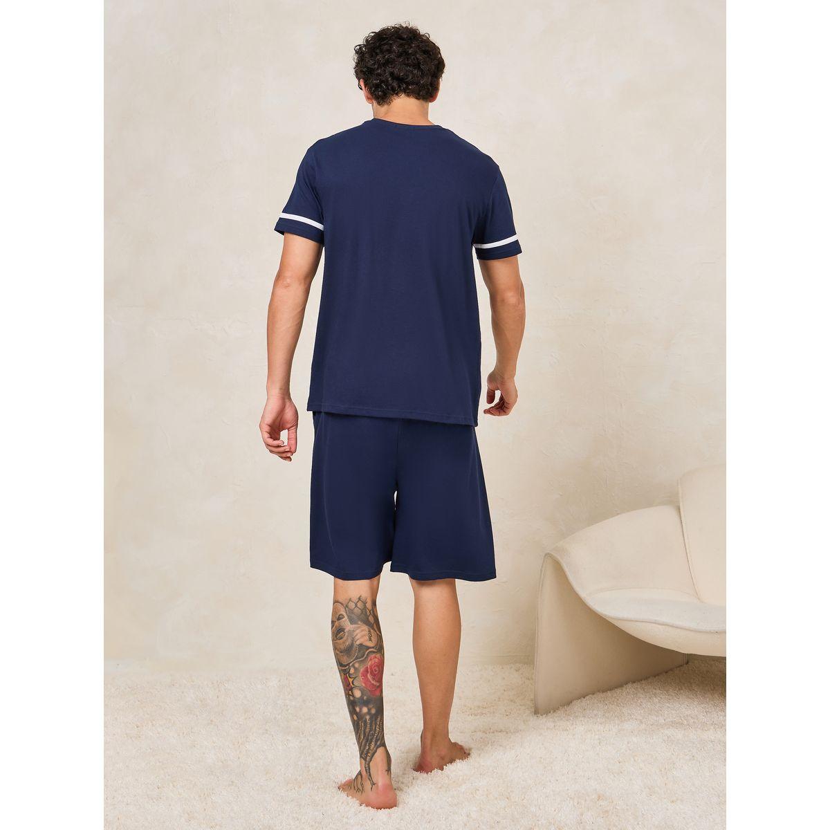 مجموعة من شورت وتيشيرت بطبعة كتابة-men-clothing-nightwear-sets-image-5
