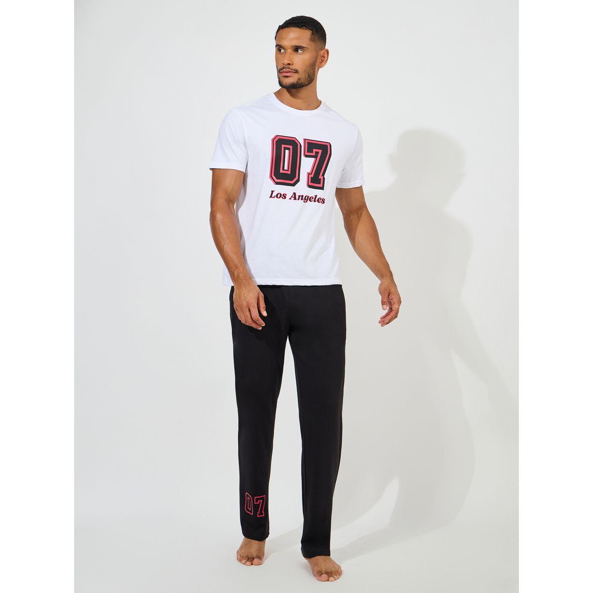 طقم من بنطال بيجاما مع تيشيرت بطبعة فارسيتي-men-clothing-nightwear-sets-image-1