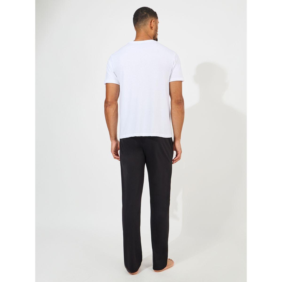 طقم من بنطال بيجاما مع تيشيرت بطبعة فارسيتي-men-clothing-nightwear-sets-image-4