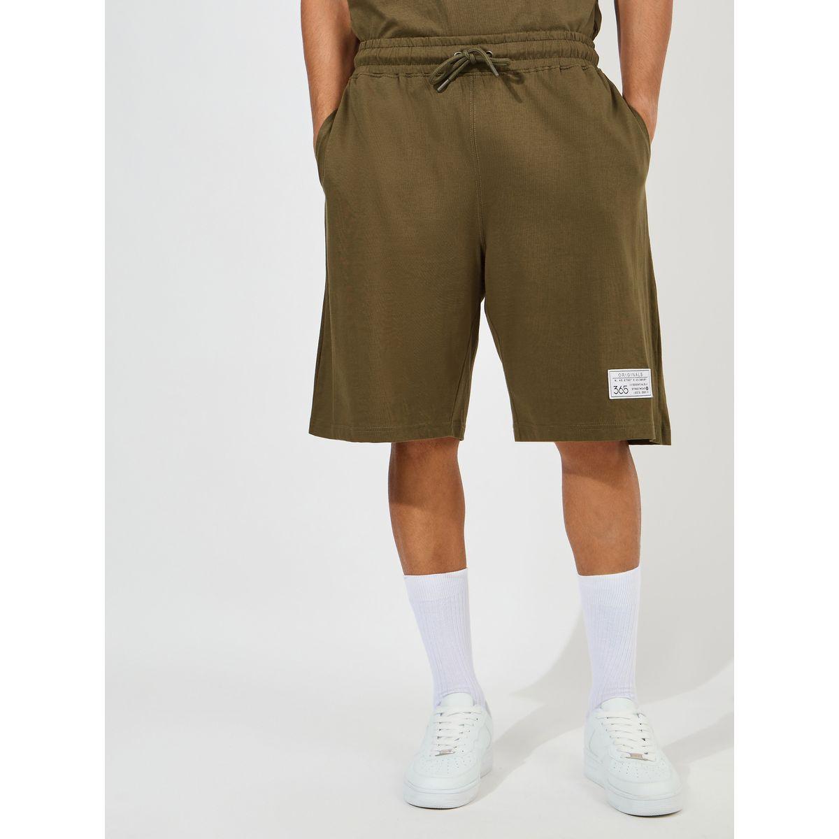 شورت مزين بشارة مع تيشيرت جيرسيه بطبعة على الصدر-men-clothing-coordsets-image-2