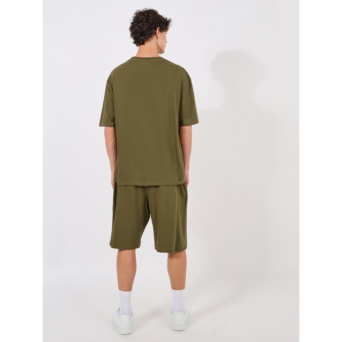 شورت مزين بشارة مع تيشيرت جيرسيه بطبعة على الصدر-men-clothing-coordsets-image-6