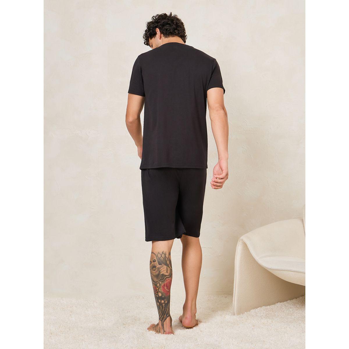 مجموعة من شورت وتيشيرت بطبعة كتابة-men-clothing-nightwear-sets-image-5