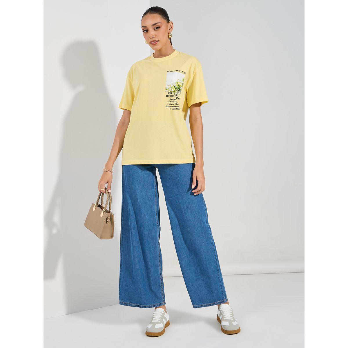 تيشيرت فضفاض بطبعة جرافيك وياقة دائرية-women-clothing-tshirts-image-2