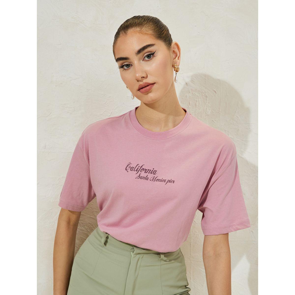 تيشيرت فضفاض بياقة دائرية وطبعة جرافيك-women-clothing-tshirts-image-4