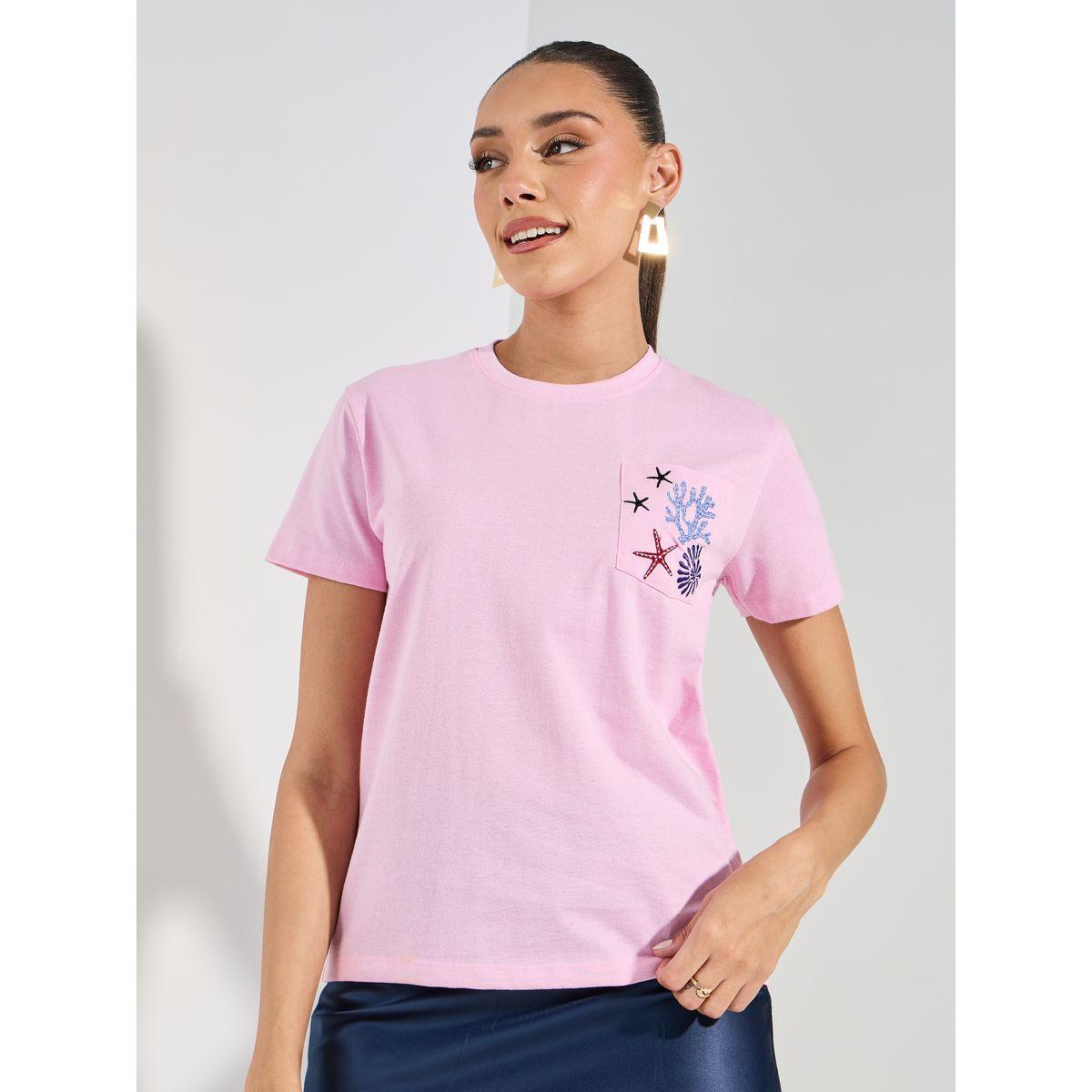 تيشيرت بقصة عادية وتفاصيل مُطرّزة-women-clothing-tshirts-image-3