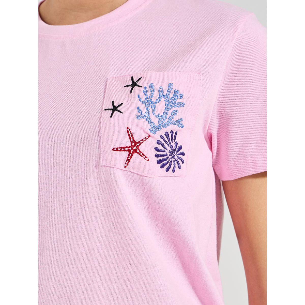 تيشيرت بقصة عادية وتفاصيل مُطرّزة-women-clothing-tshirts-image-4