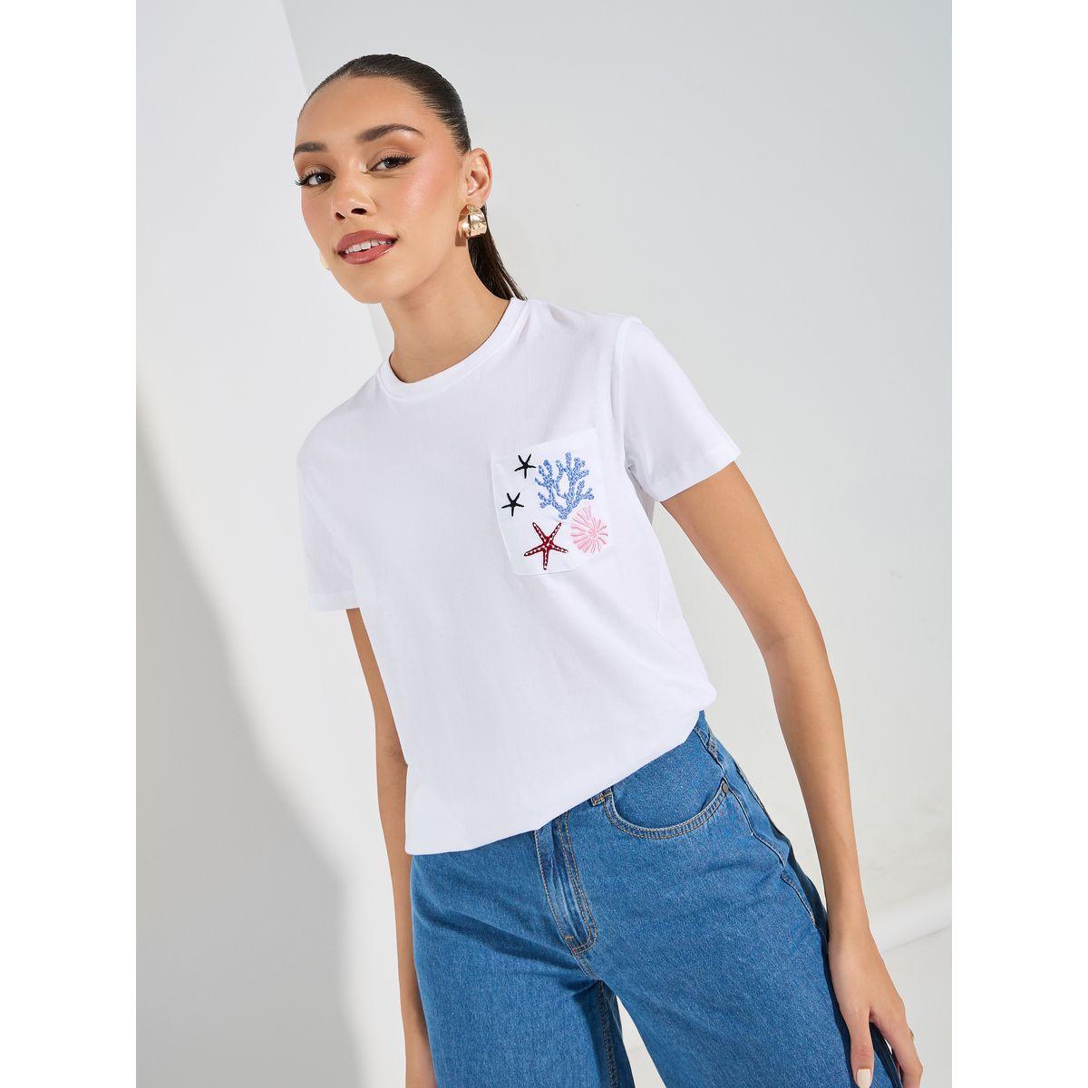 تيشيرت بقصة عادية وتفاصيل مُطرّزة-women-clothing-tshirts-image-1