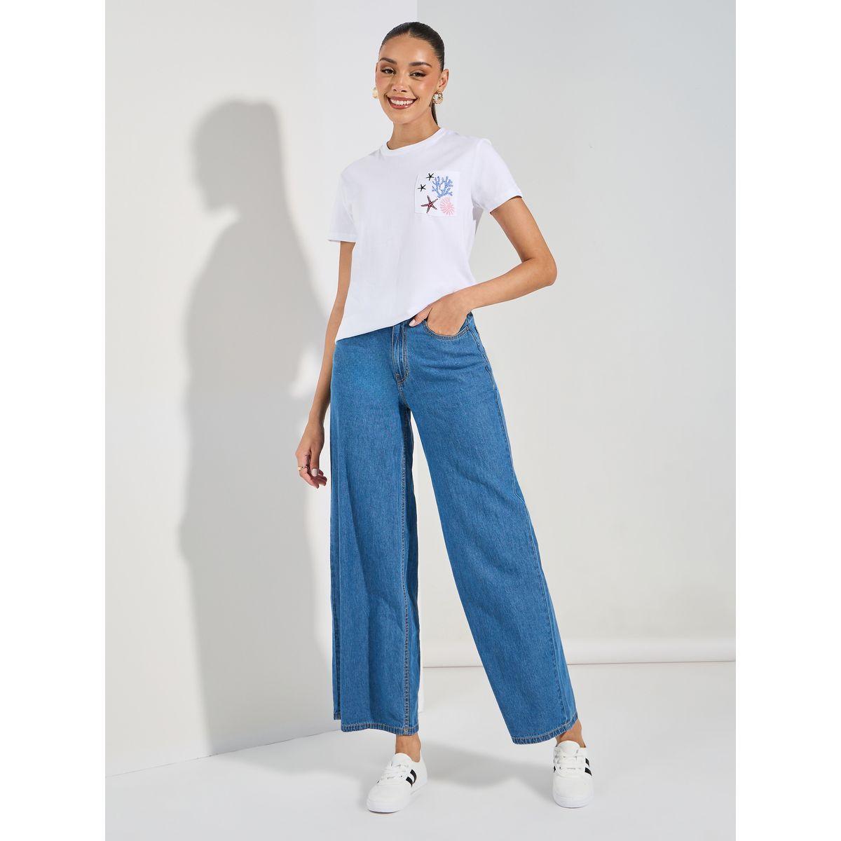 تيشيرت بقصة عادية وتفاصيل مُطرّزة-women-clothing-tshirts-image-2