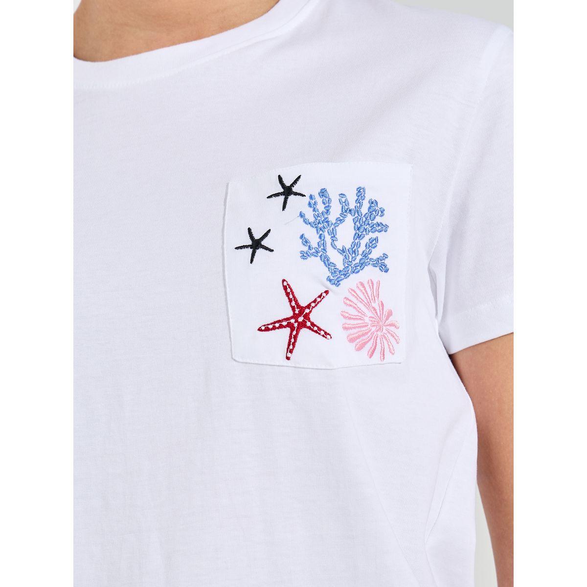 تيشيرت بقصة عادية وتفاصيل مُطرّزة-women-clothing-tshirts-image-4