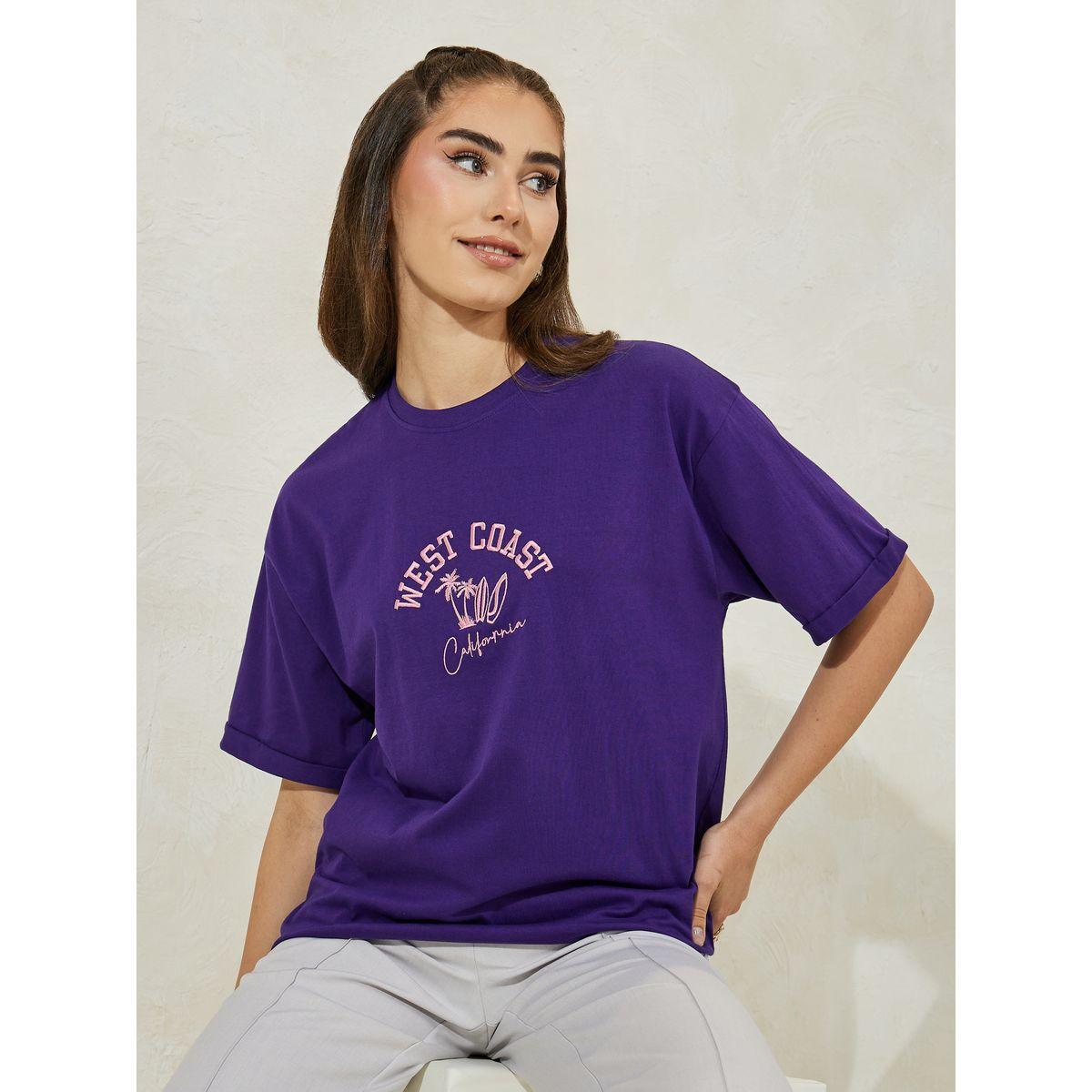 تيشيرت فضفاض بتفاصيل مُطرّزة واكمام مطوية-women-clothing-tshirts-image-1