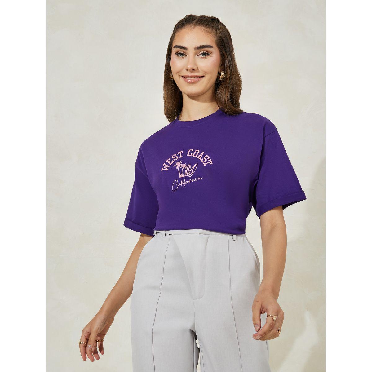 تيشيرت فضفاض بتفاصيل مُطرّزة واكمام مطوية-women-clothing-tshirts-image-2