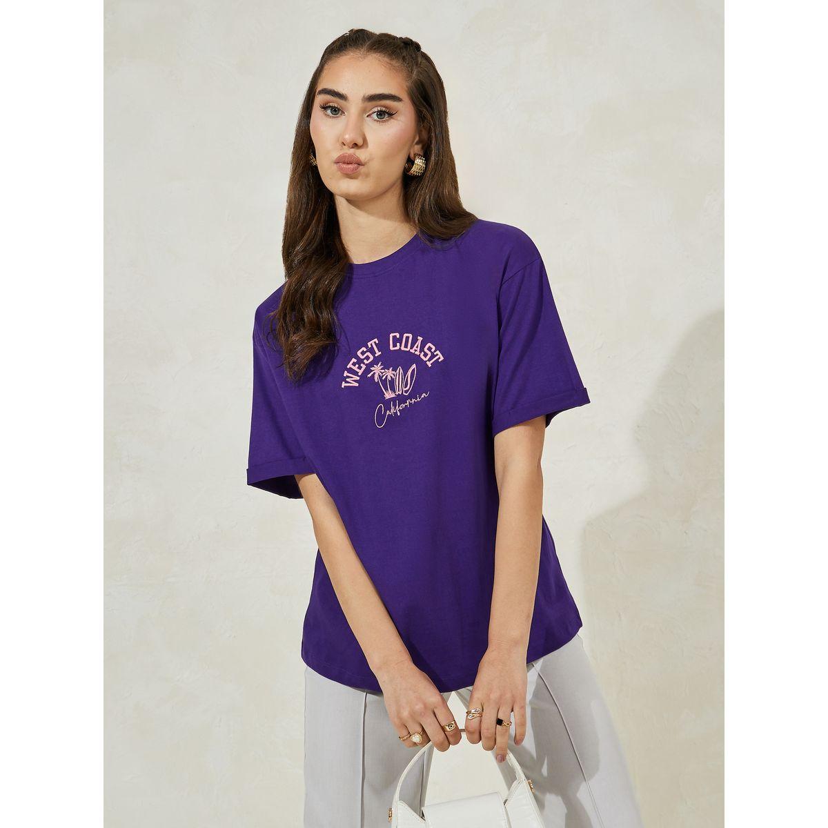 تيشيرت فضفاض بتفاصيل مُطرّزة واكمام مطوية-women-clothing-tshirts-image-4
