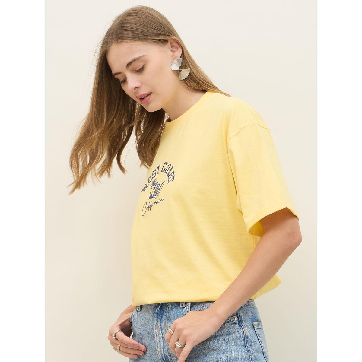 تيشيرت فضفاض بتفاصيل مُطرّزة وأكمام مطوية-women-clothing-tshirts-image-3