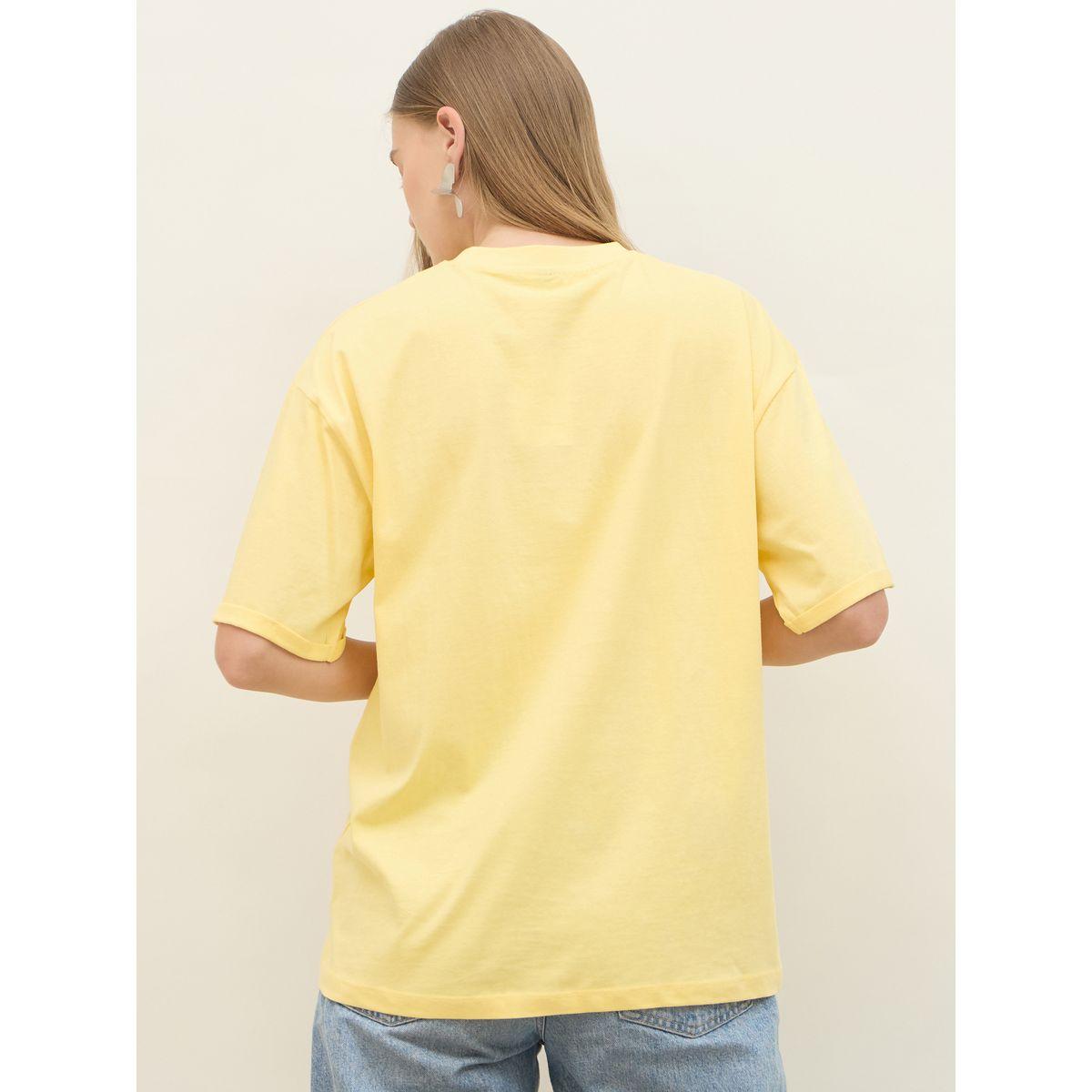 تيشيرت فضفاض بتفاصيل مُطرّزة وأكمام مطوية-women-clothing-tshirts-image-5