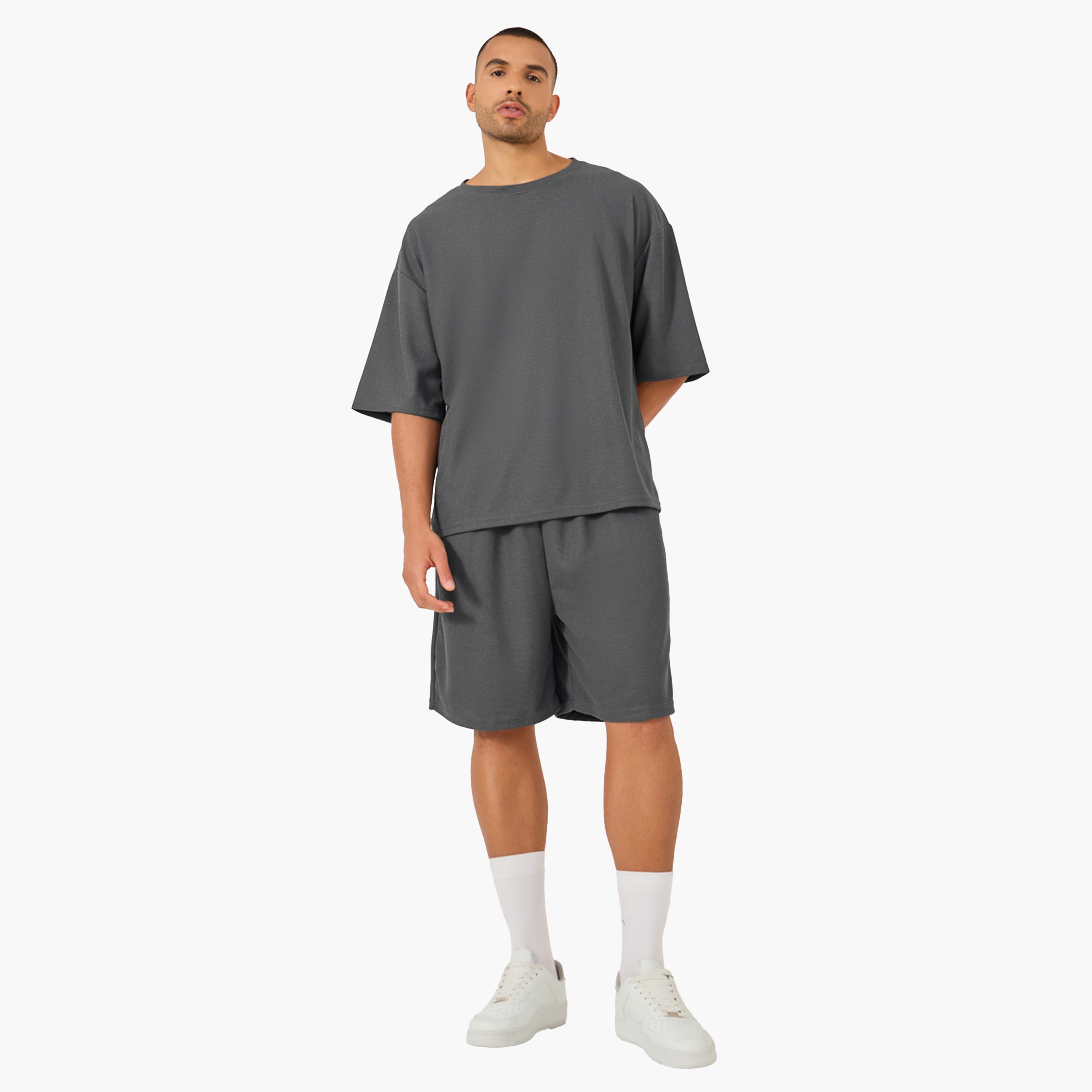ستايلي - طقم تي شيرت ستريت وير محبوك سادة كبير الحجم مع شورت-men-clothing-coordsets-image-1