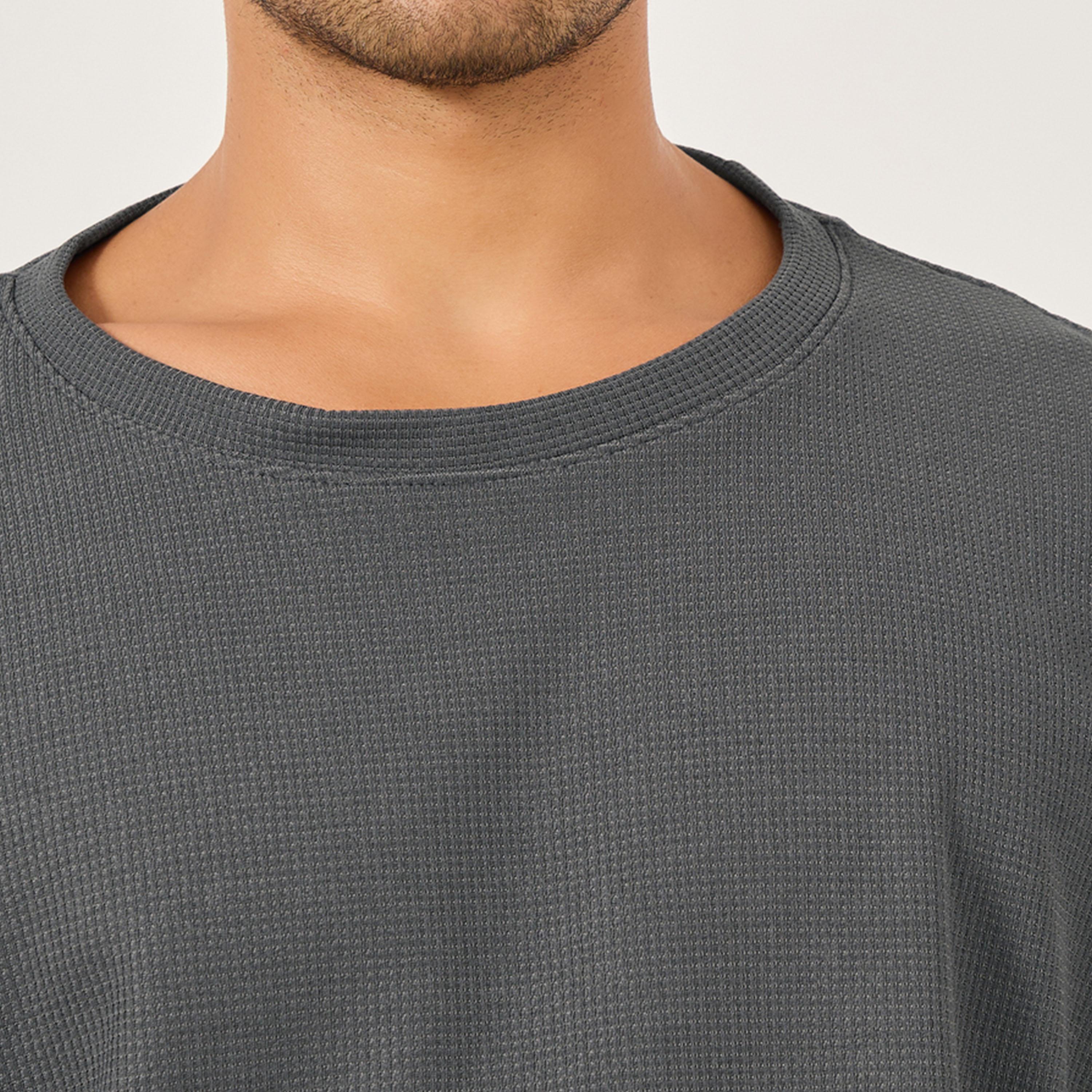 ستايلي - طقم تي شيرت ستريت وير محبوك سادة كبير الحجم مع شورت-men-clothing-coordsets-image-3