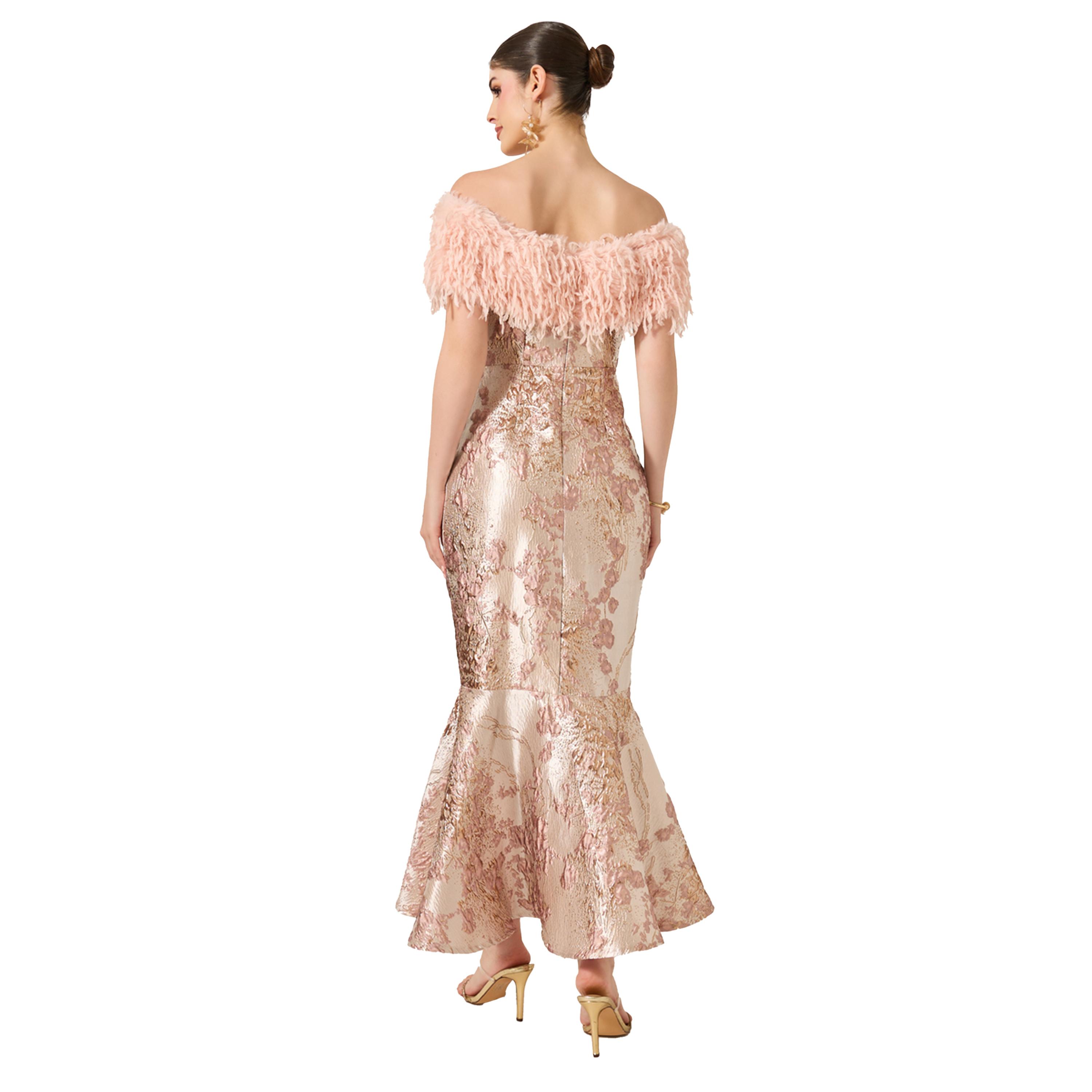 ستايلي - فستان ماكسي جاكار بقصة حورية البحر وتفاصيل من الفرو الصناعي-women-clothing-dresses-image-5