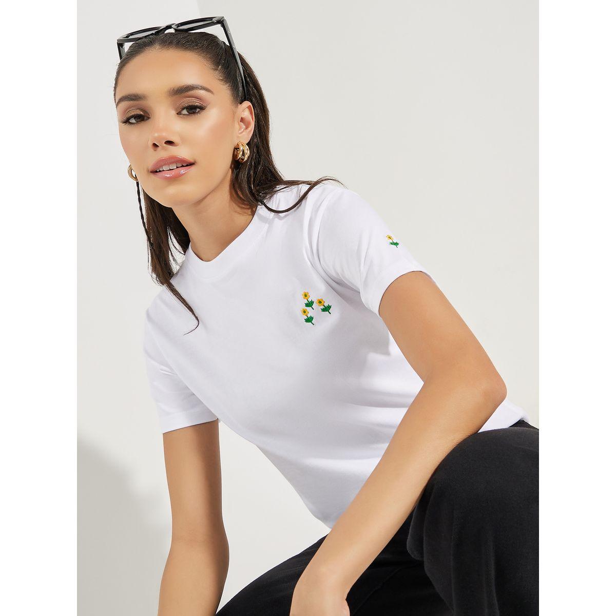 تيشيرت بياقة دائرية وتفاصيل مُطرّزة-women-clothing-tshirts-image-1