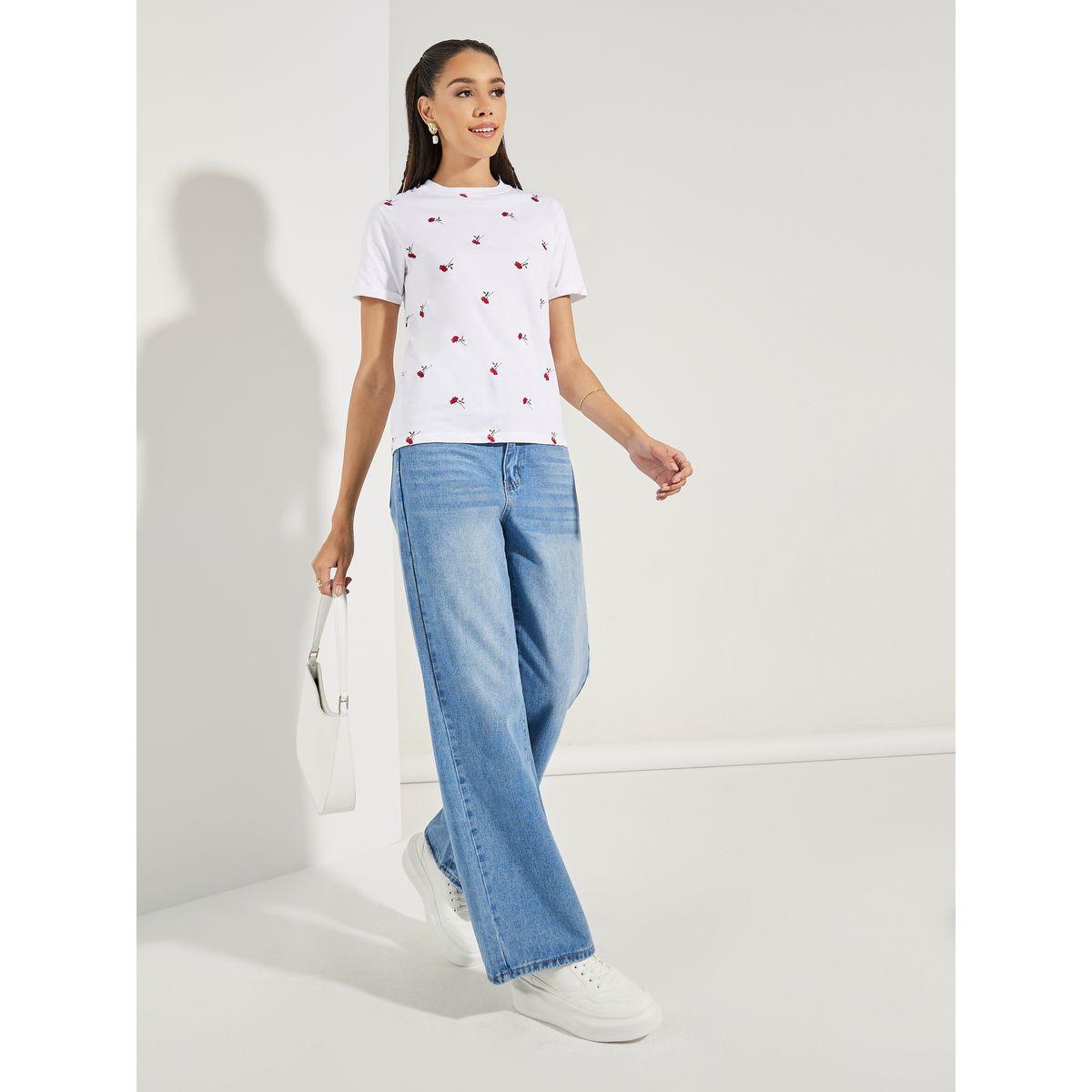 تيشيرت بقصة عادية وتفاصيل مُطرّزة-women-clothing-tshirts-image-2
