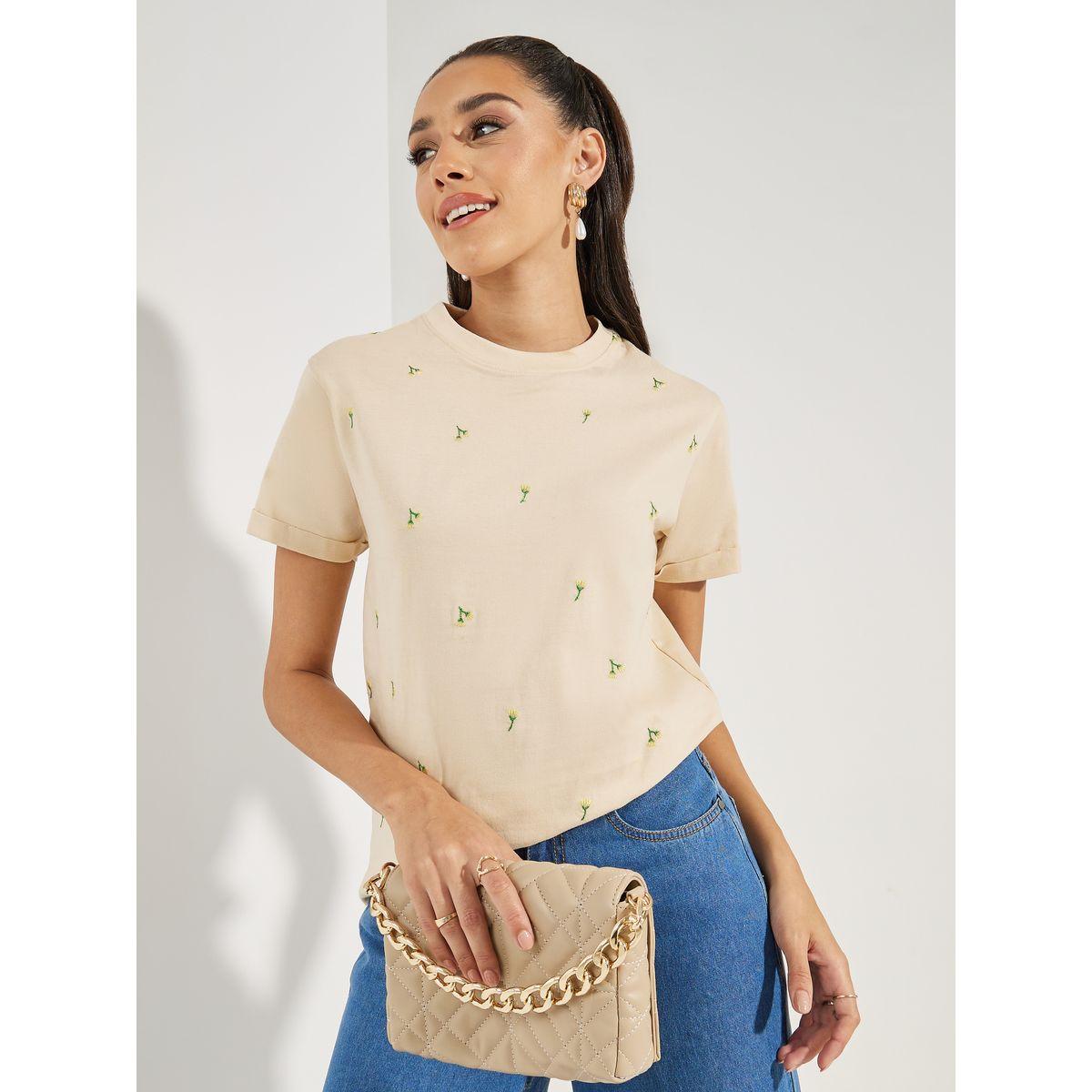 تيشيرت بتفاصيل مُطرّزة مع اكمام قصيرة-women-clothing-tshirts-image-1