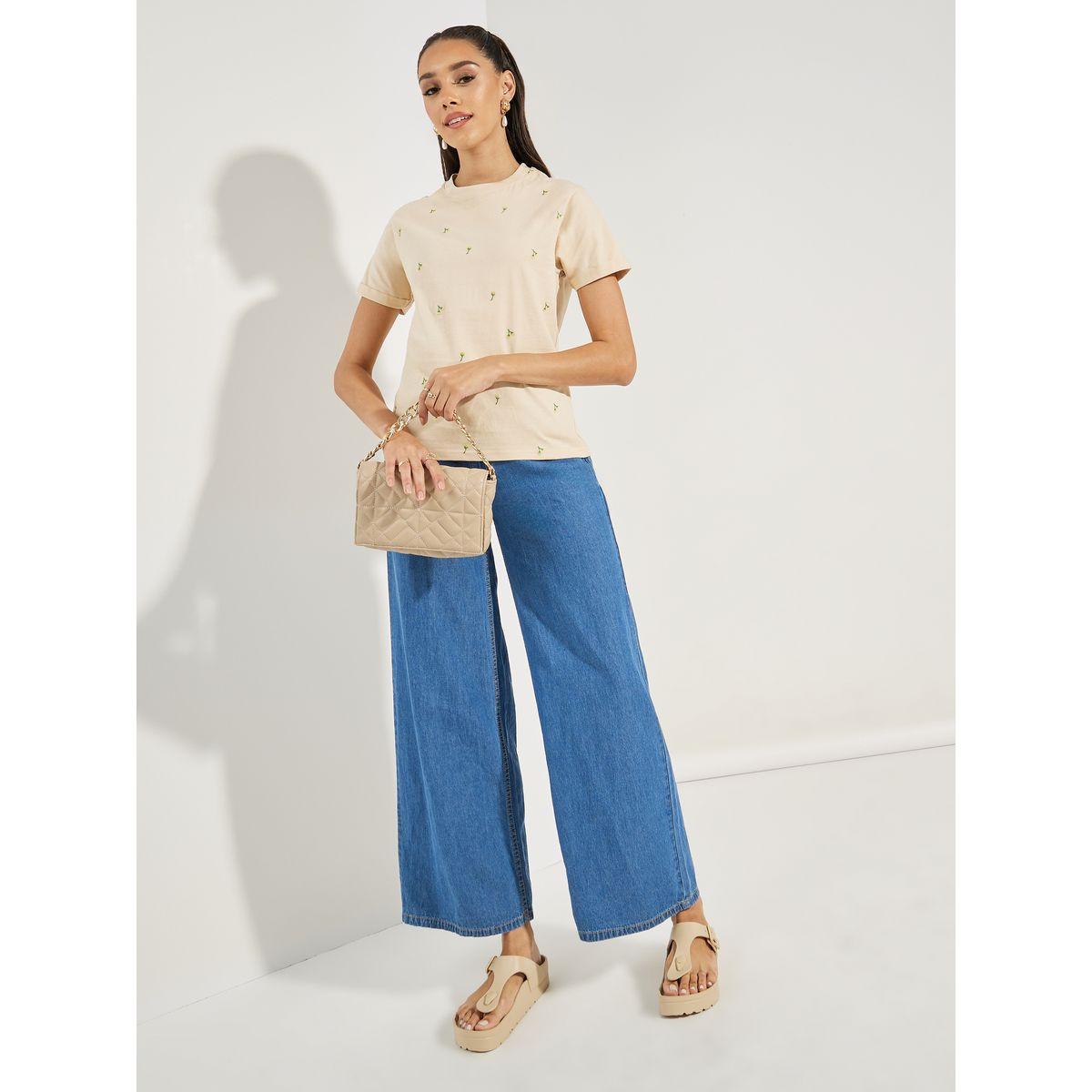تيشيرت بتفاصيل مُطرّزة مع اكمام قصيرة-women-clothing-tshirts-image-2