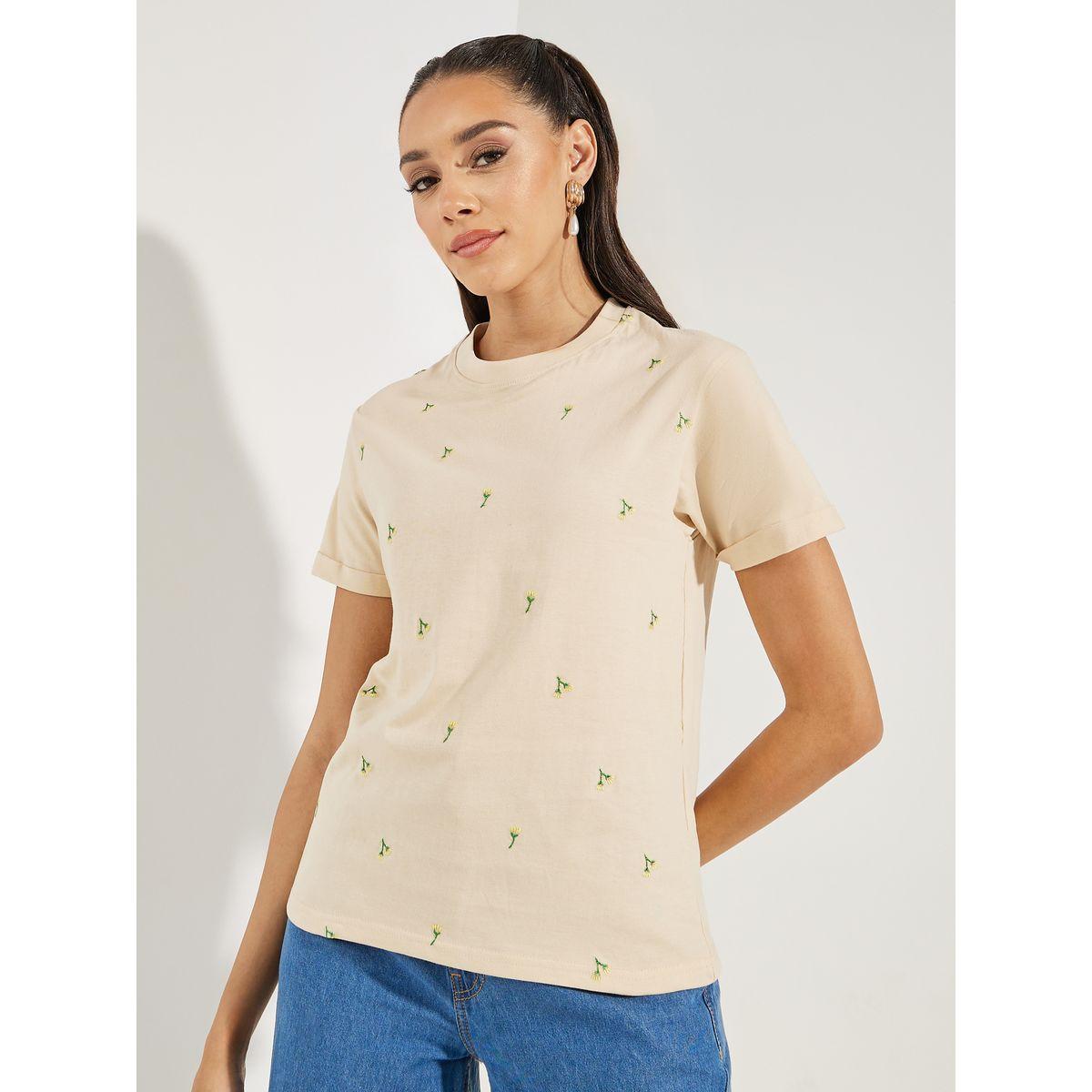 تيشيرت بتفاصيل مُطرّزة مع اكمام قصيرة-women-clothing-tshirts-image-3