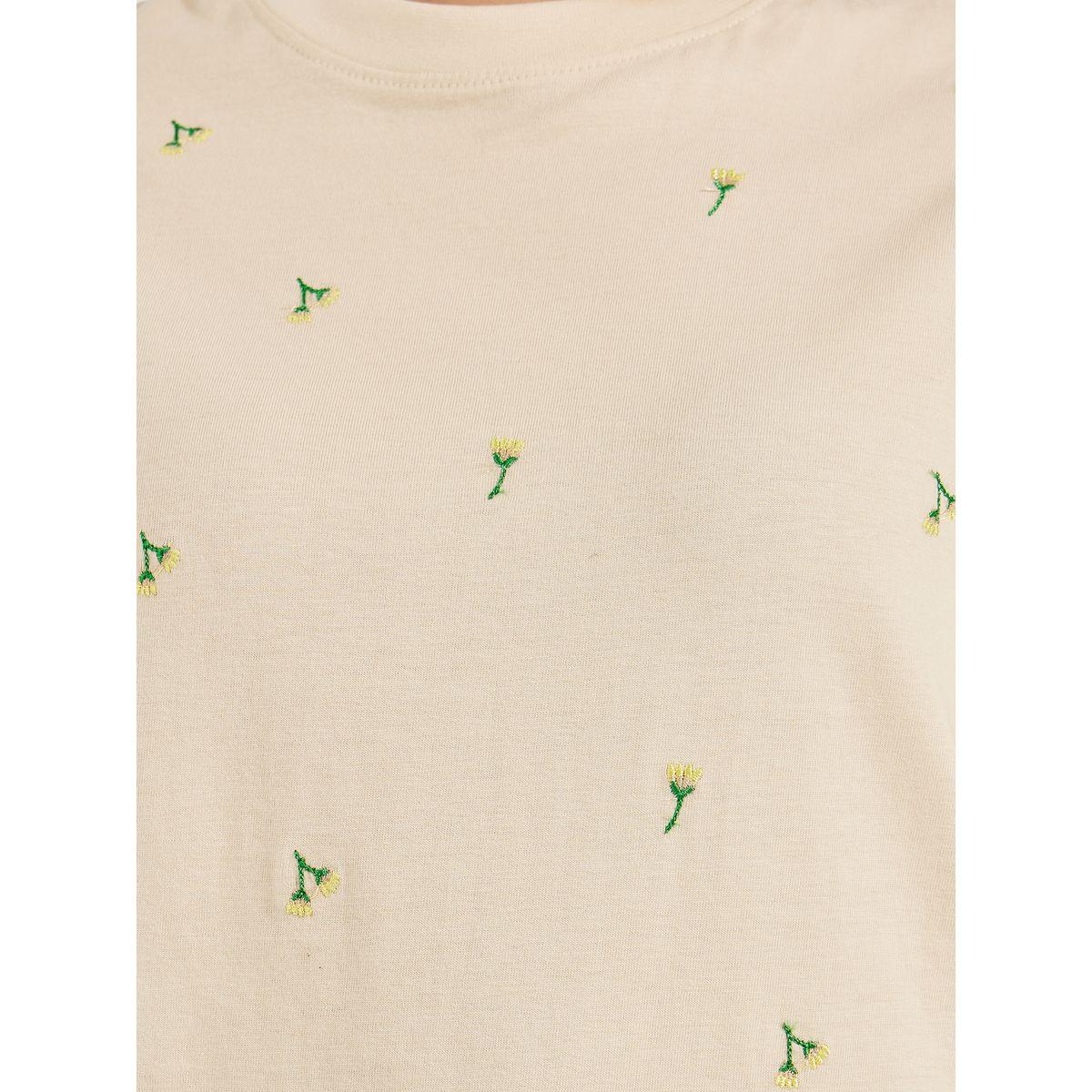 تيشيرت بتفاصيل مُطرّزة مع اكمام قصيرة-women-clothing-tshirts-image-4