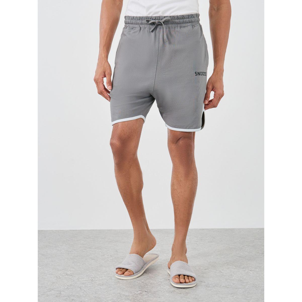 شورت محبوك بطبعة كتابة مع تفاصيل محزوزة-men-clothing-nightwear-pyjamaandshorts-image-1