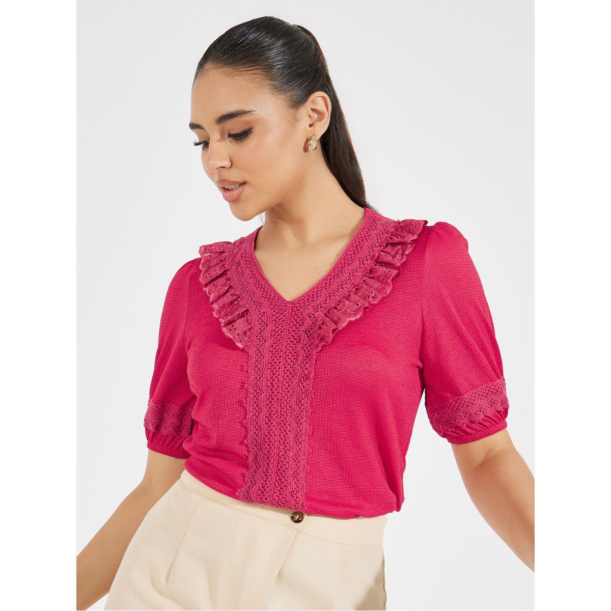 بلوزة محبوكة بتفاصيل دانتيل وأكمام منفوخة-women-clothing-shirtsandblouses-blouses-image-1