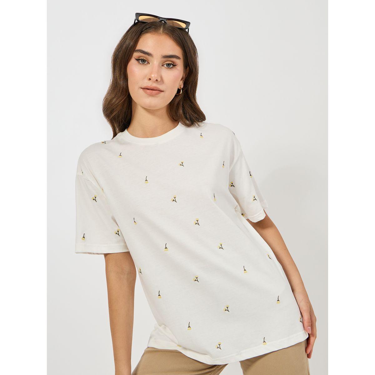 تيشيرت فضفاض بتفاصيل مُطرّزة-women-clothing-tshirts-image-3